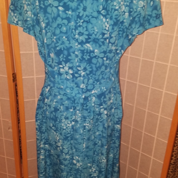 Dress - Picture 2 of 4